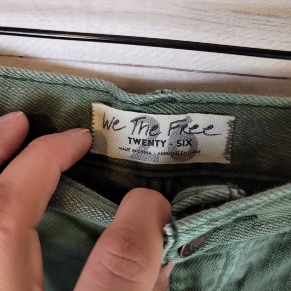 WE THE THE FREE OLIVE GREEN BUTTON UP DISTRESSED SHORTS, SZ 26 - Picture 5 of 10